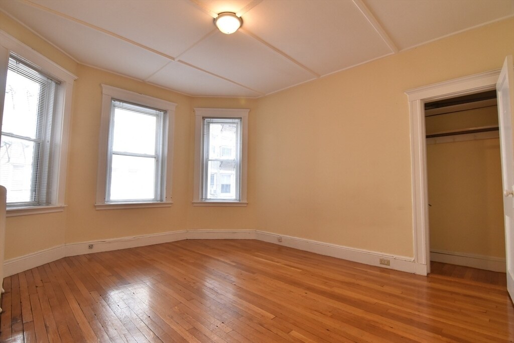 Primary Photo - 125 Park Dr