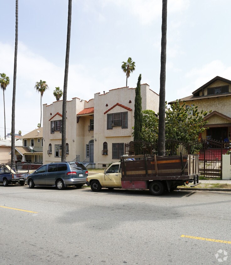 Building Photo - 908 S Normandie Ave