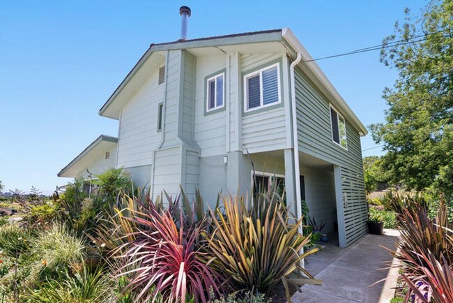 Foto del edificio - Watsonville: Tranquil Home & Ranch/Farm on...