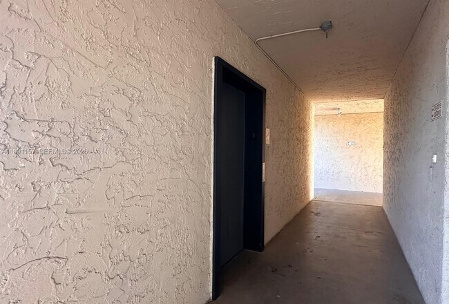 Foto del edificio - 8401 SW 107th Ave