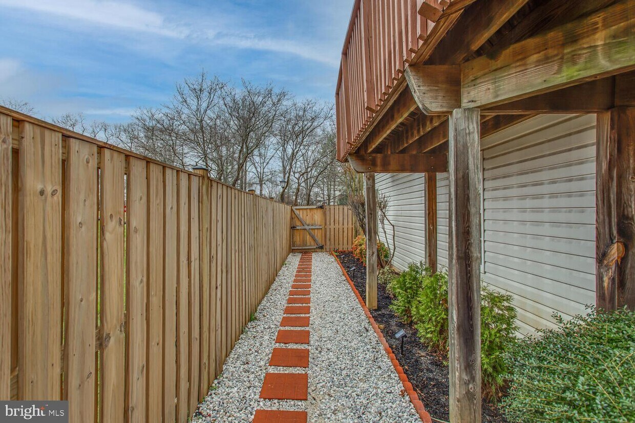 Foto principal - 14201 Governor Lee Pl