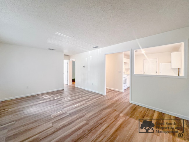 Foto del edificio - 124 Rosalynn Cir