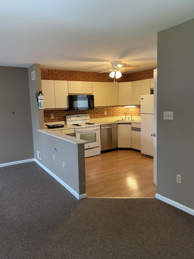 Foto principal - 146 Pickwick Pl