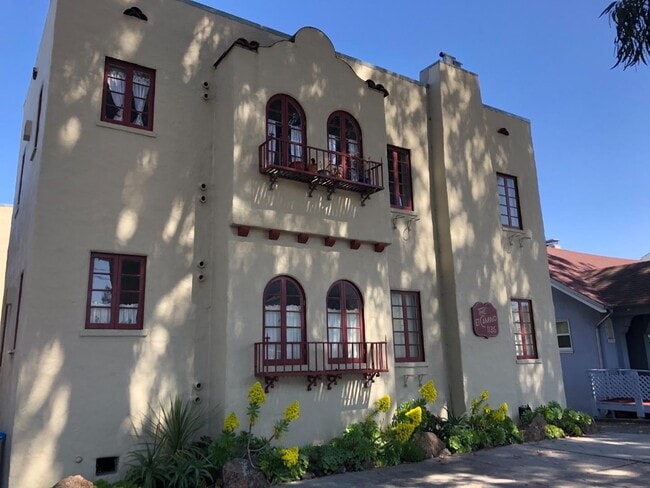 Building Photo - 1136 El Camino Real