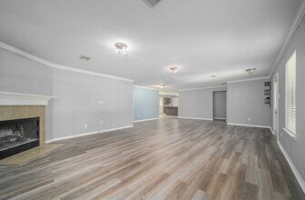 Building Photo - 327 Chateau Woods Pkwy Dr