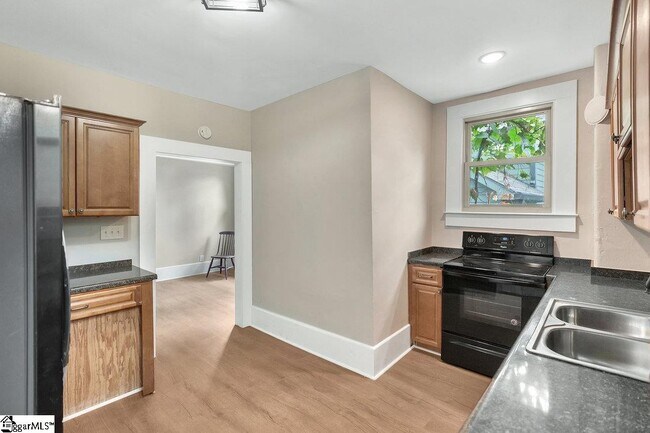 Building Photo - 109 Wilton St