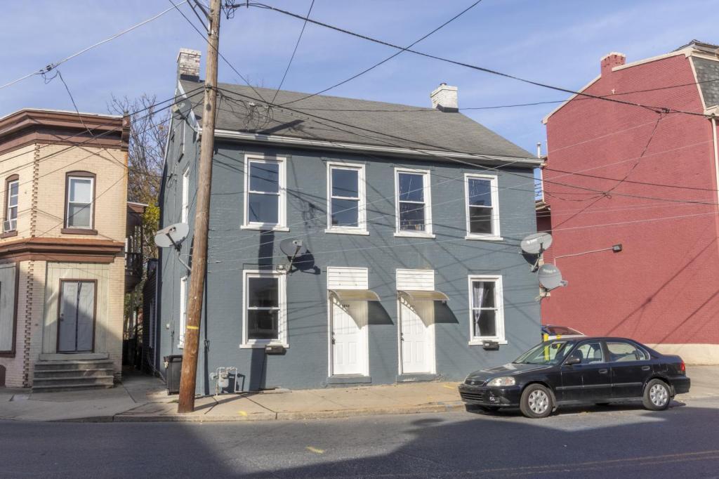 Primary Photo - 1011 Willow Street