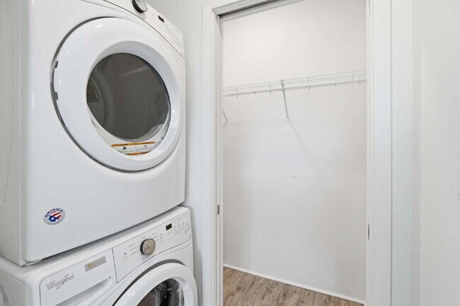 Building Photo - Modern Studio with Full Kitchen in Ho'opili