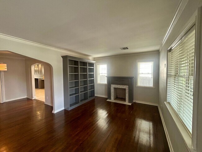 Foto del edificio - 1348 S College Ave