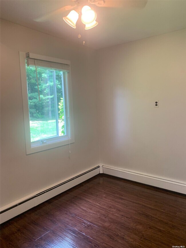 8 Stockton Ln, Stony Brook, NY 11790 Room for Rent in Stony Brook, NY