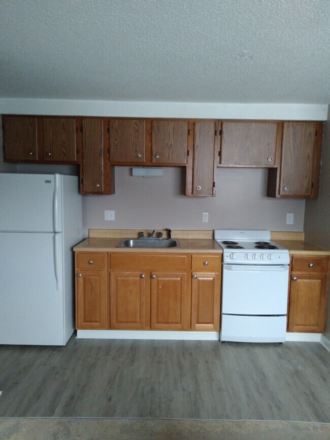 Building Photo - 6343 Robinson Rd