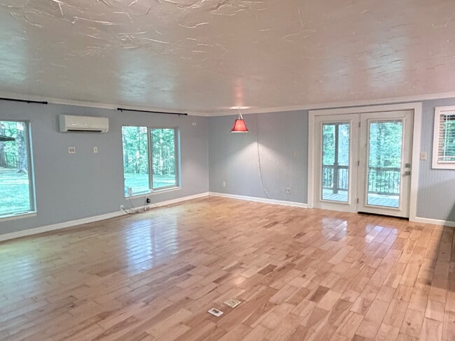 Building Photo - Live Surrounded by Nature | 3 Bedroom Home on 27 Private Acres in Saluda