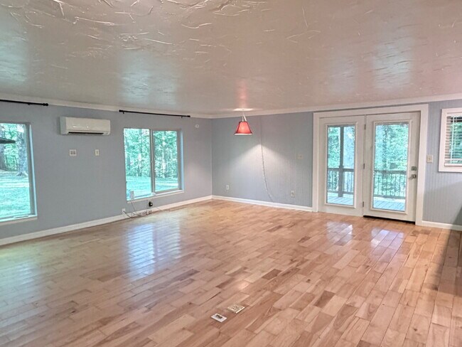Foto del edificio - Live Surrounded by Nature | 3 Bedroom Home on 27 Private Acres in Saluda