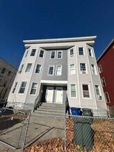 Building Photo - 220 Maplewood Ave