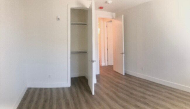 Foto del edificio - Large multi level 2Bd/1.5 Bth with heated ...