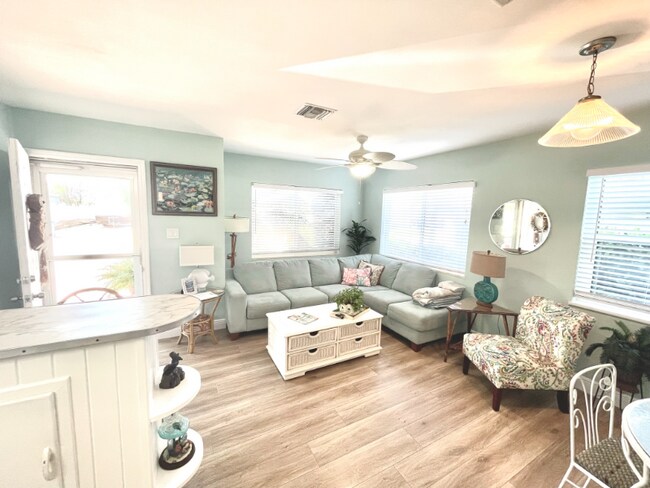 Foto del edificio - 14902 N Bayshore Dr