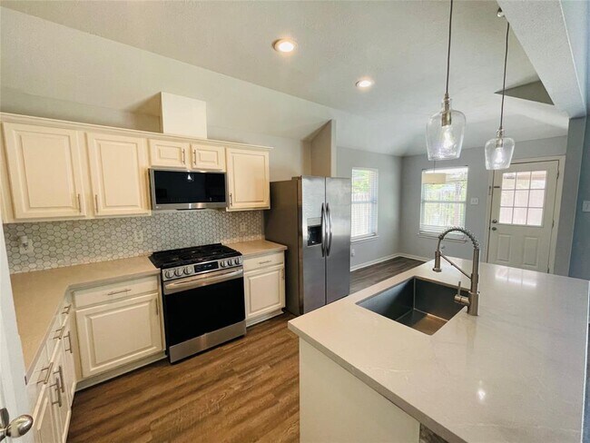 Foto del edificio - 4906 Lake Wichita Ln