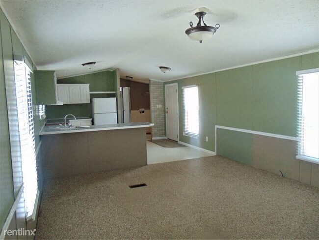 Building Photo - 3 br, 2 bath Mobile Home - 3804 N Riata Dr...
