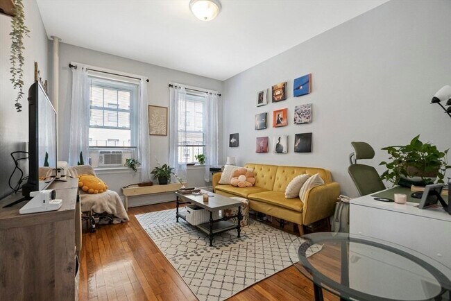Building Photo - 35 Queensberry St