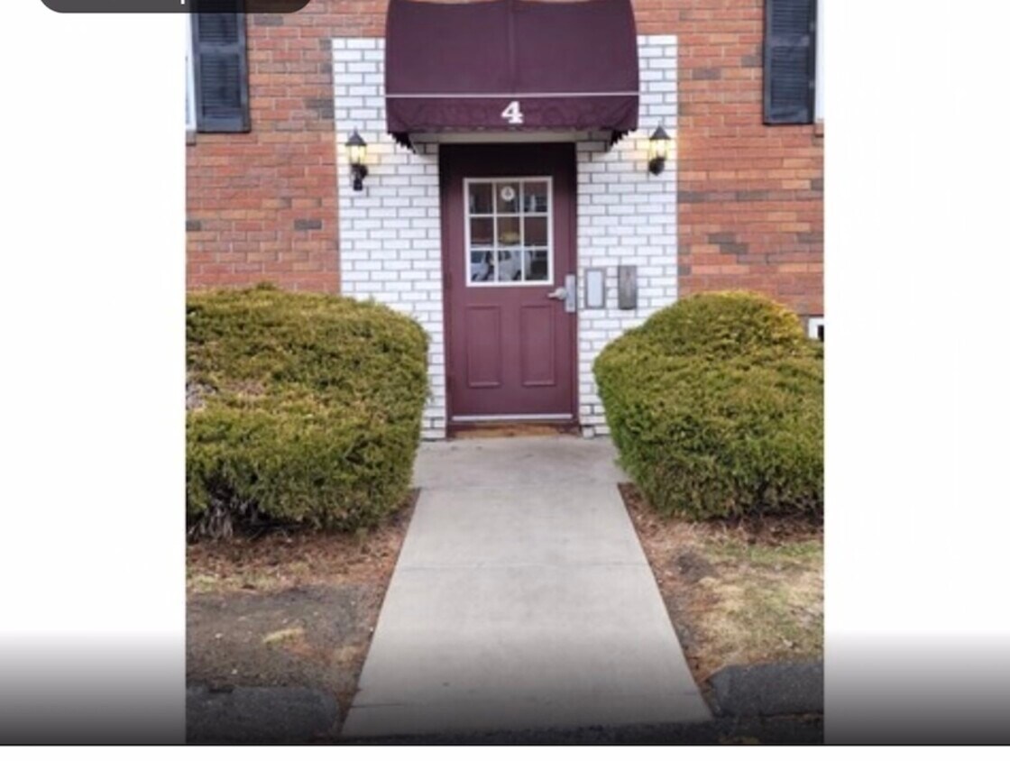 Primary Photo - 4 Maple Crest Cir