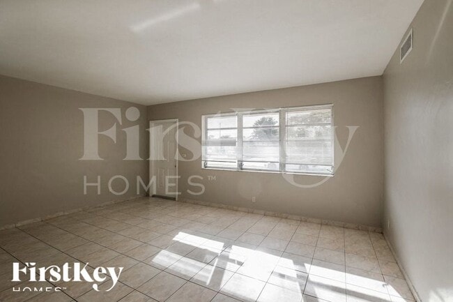 Building Photo - 621 SW 69th Terrace