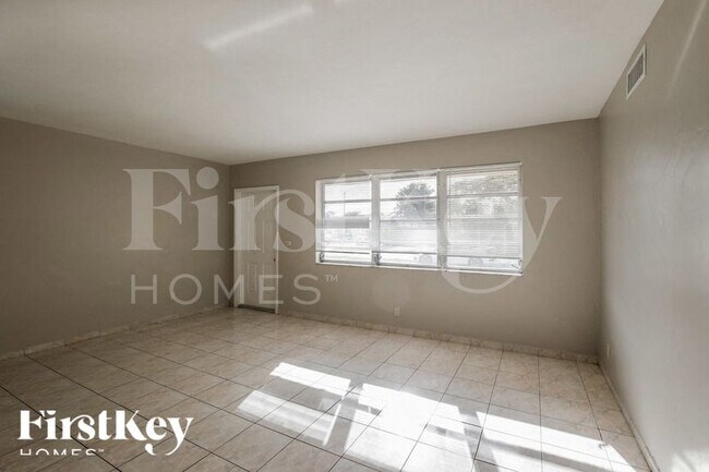 Foto del edificio - 621 SW 69th Terrace
