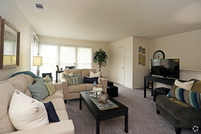 Living Room - Brookfield Apartments