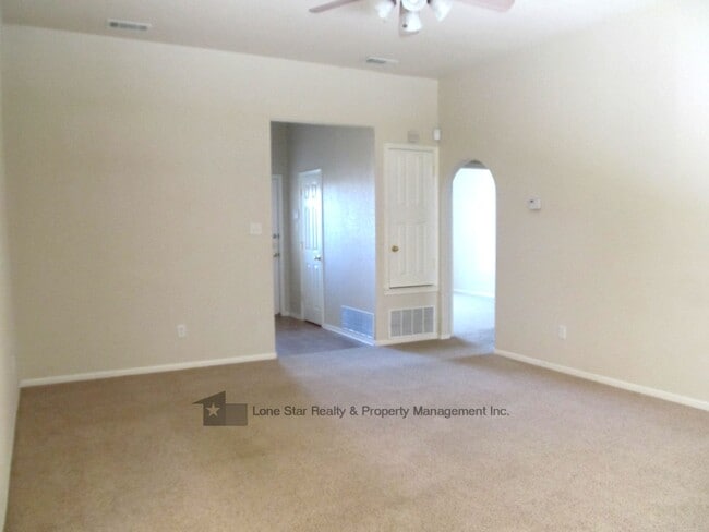 Building Photo - 222 Nolan Ridge Dr