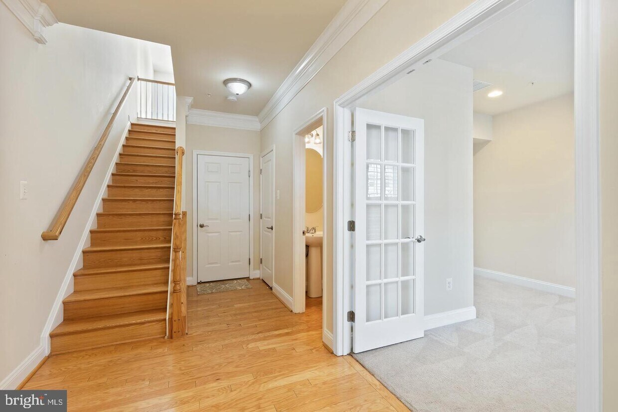 Primary Photo - 16 Meridian Ln