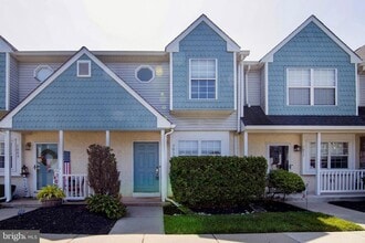 Building Photo - 1010 Hillsboro Ct