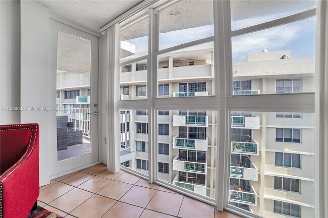 Foto del edificio - 1228 West Ave