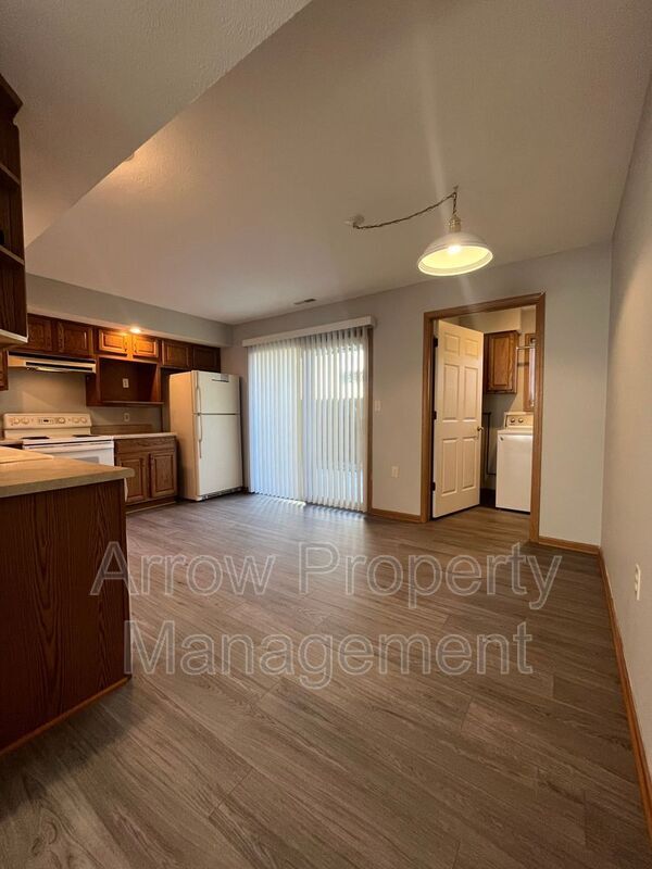 Foto del edificio - 525 Oak Rd