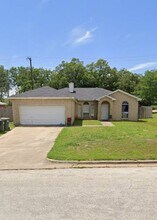 Building Photo - 629 Rolling Oaks Dr