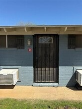 Building Photo - 1705 Chris Craft Dr