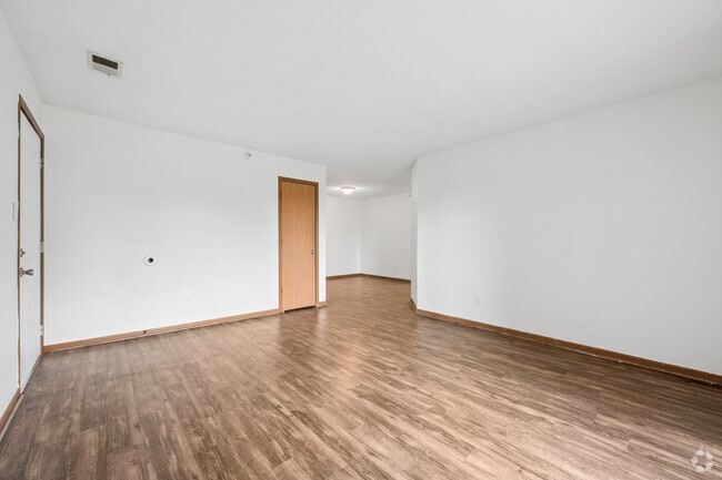 3 habitaciones, 2 baños - 1040 pies cuadrados - Sala de estar - Crescent Park Apartments