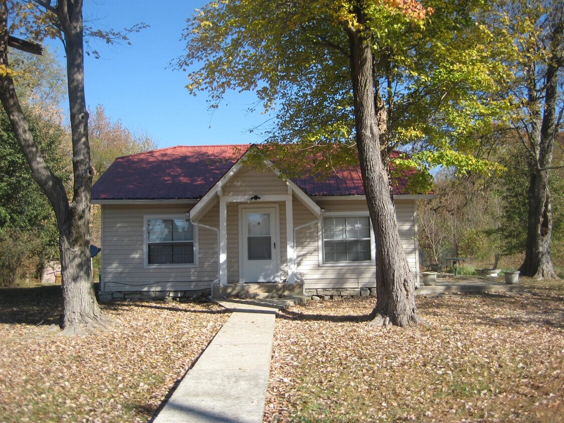 Primary Photo - 2010 Old Hwy 31 E