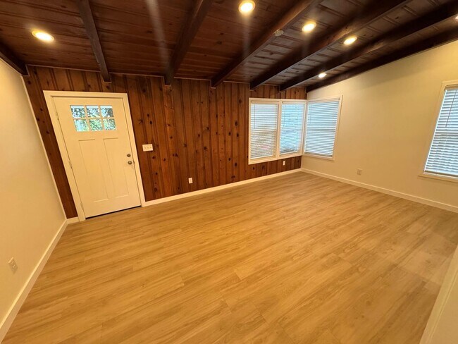 Foto del edificio - 2+1 Quaint Midtown Ventura Home