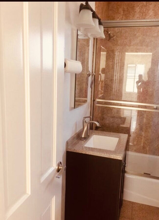 Foto del edificio - 14248 Hamlin St