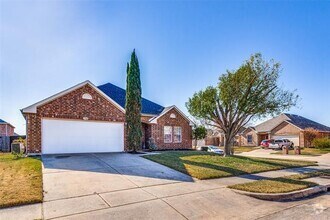 Building Photo - 1900 Juniper Dr