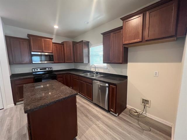 Foto del edificio - 2000 Meadow Park Dr