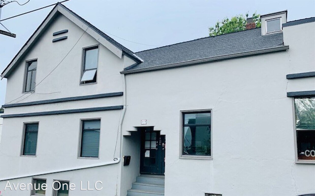 Foto principal - 318 NE Maple Leaf Pl