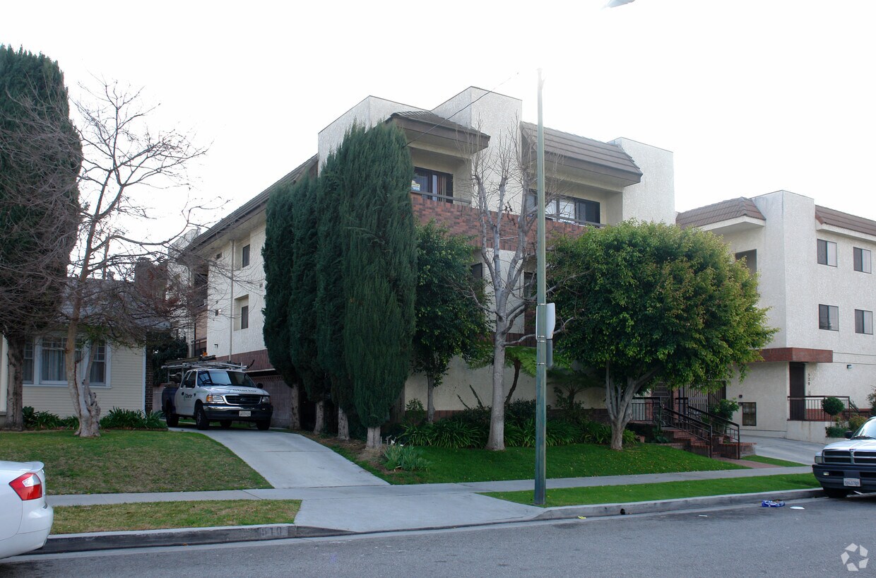 Building Photo - 514 Fischer St