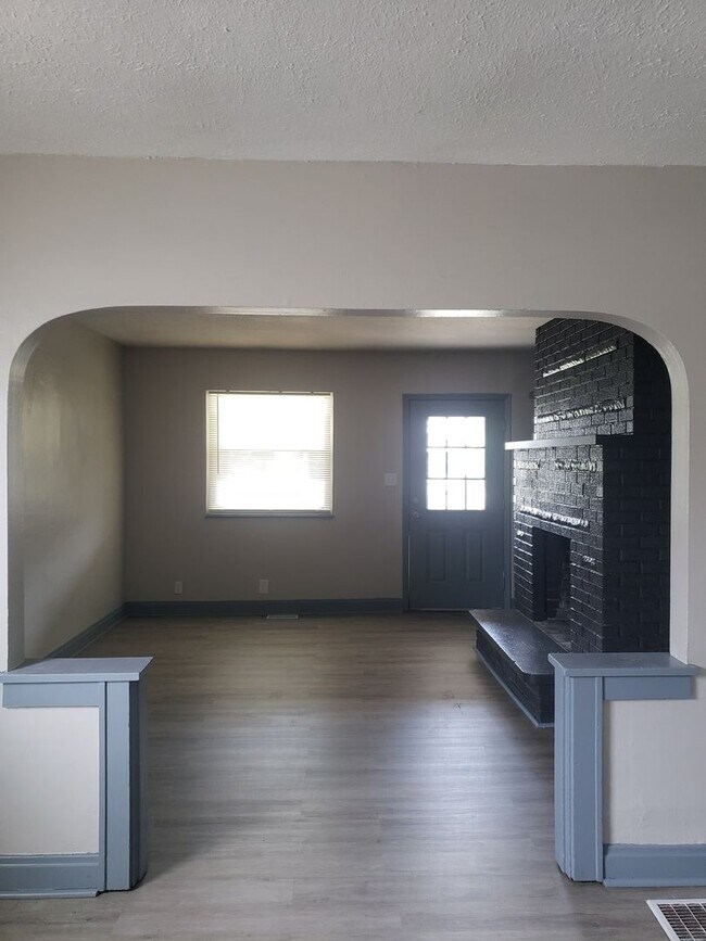 Foto del edificio - 209-211 N. Hague Avenue