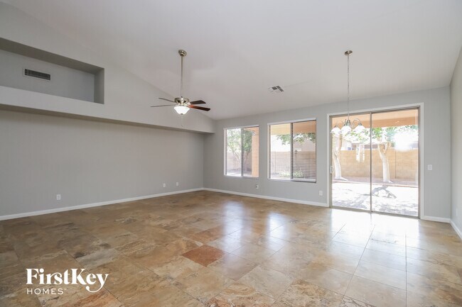 Foto del edificio - 2907 E Millbrae Ln