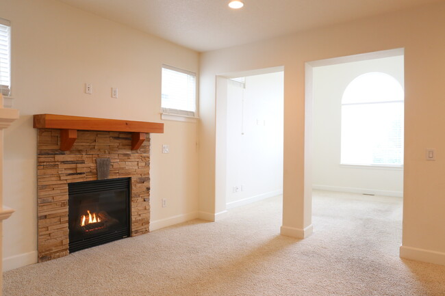 Building Photo - 3544 NE Franklin Loop