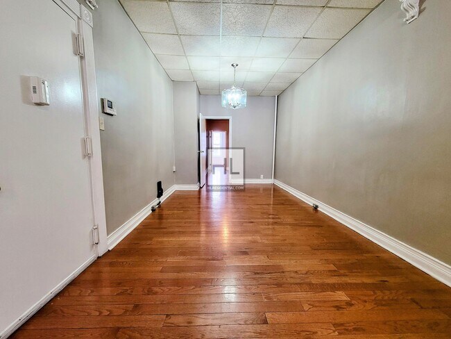 Foto del edificio - Sunny & Enormous 1BR/Flex 2 in Ridgewood w...