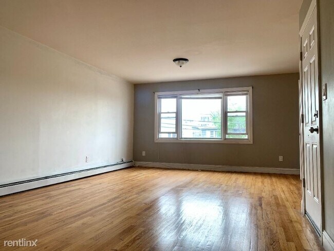 Building Photo - 220 Seaview Ave