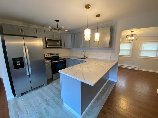 Building Photo - 7173 Robinwood Dr