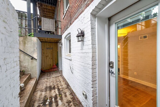 Foto del edificio - 1680 Irving St NW