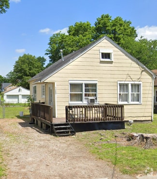 Building Photo - 1025 W Whitney Ave